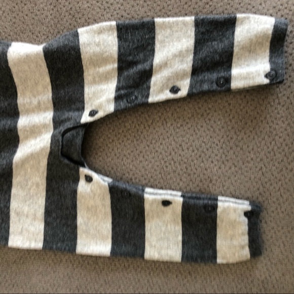 BNWT Gap Baby 2pc set onesie and hat size 12-18 months - Picture 6 of 11